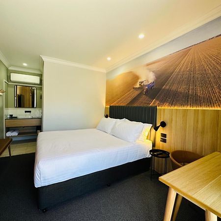Royal Hotel-Motel โมรี ภายนอก รูปภาพ