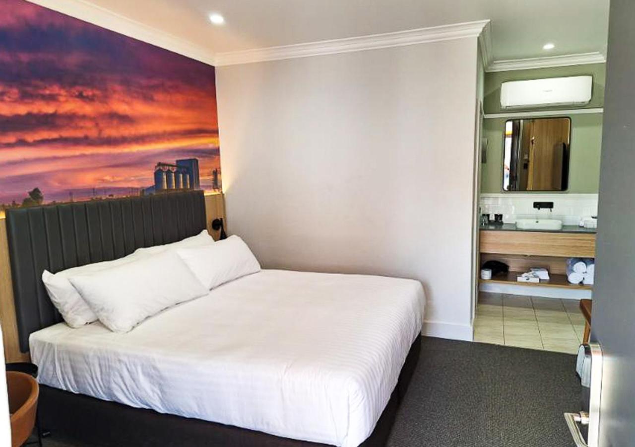 Royal Hotel-Motel โมรี ภายนอก รูปภาพ
