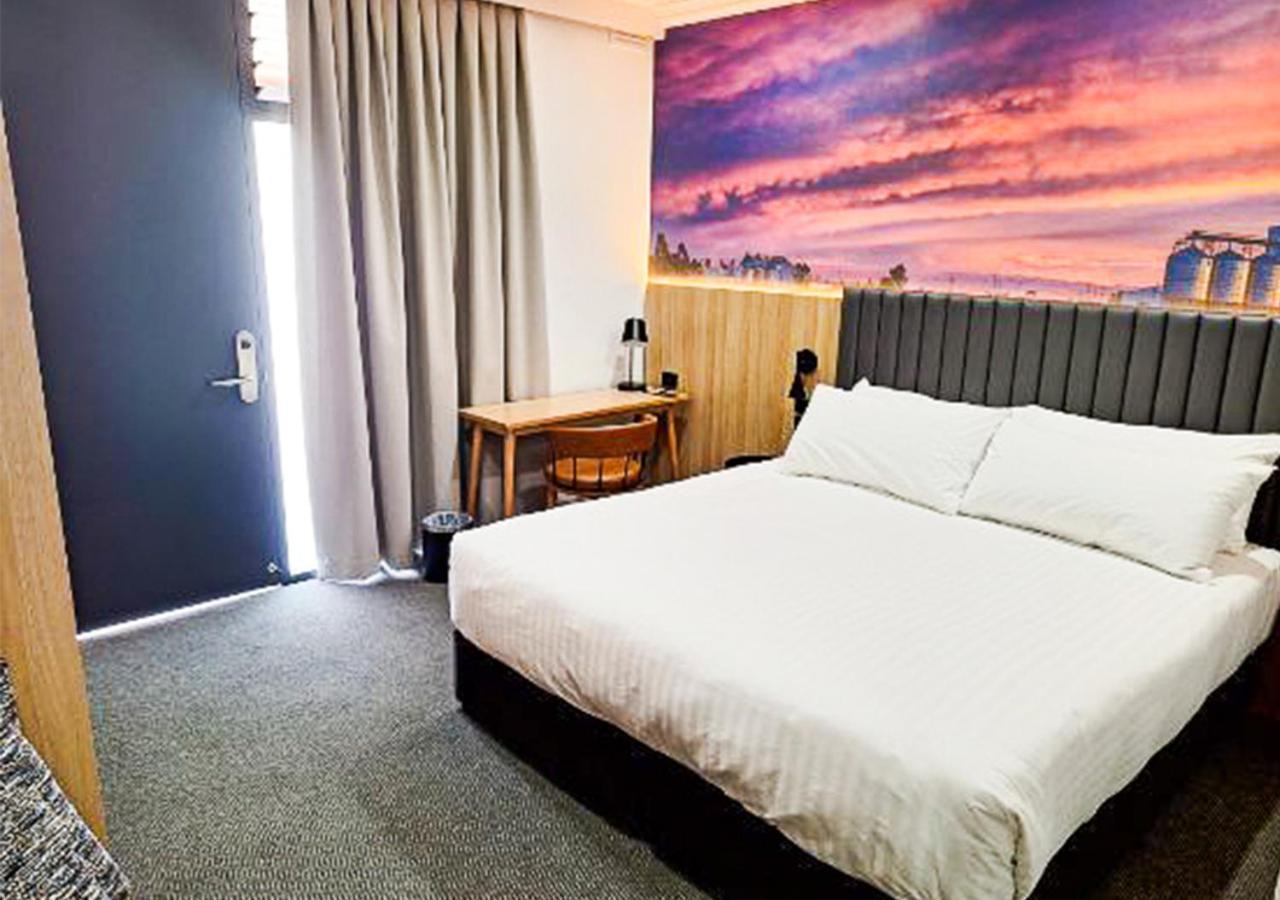 Royal Hotel-Motel โมรี ภายนอก รูปภาพ
