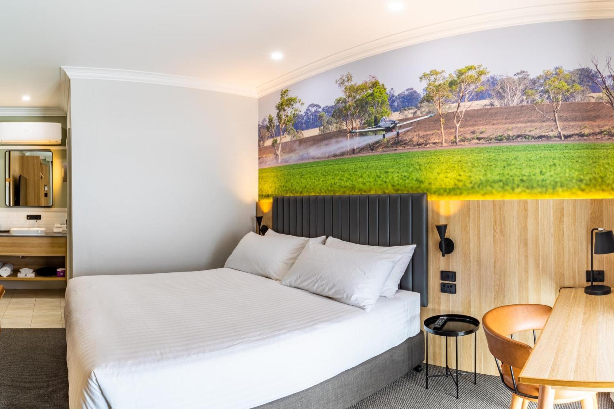 Royal Hotel-Motel โมรี ภายนอก รูปภาพ