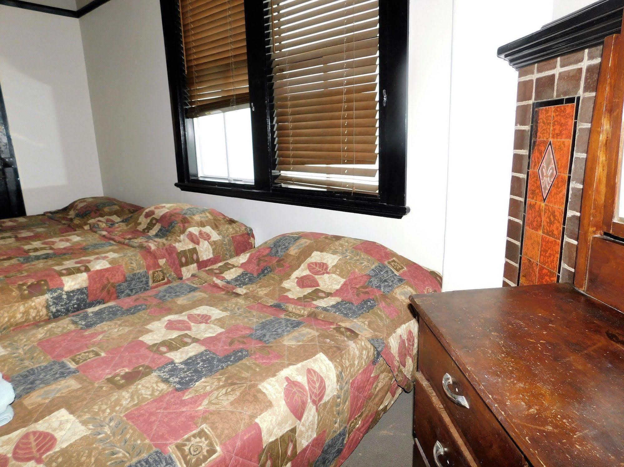 Royal Hotel-Motel โมรี ภายนอก รูปภาพ