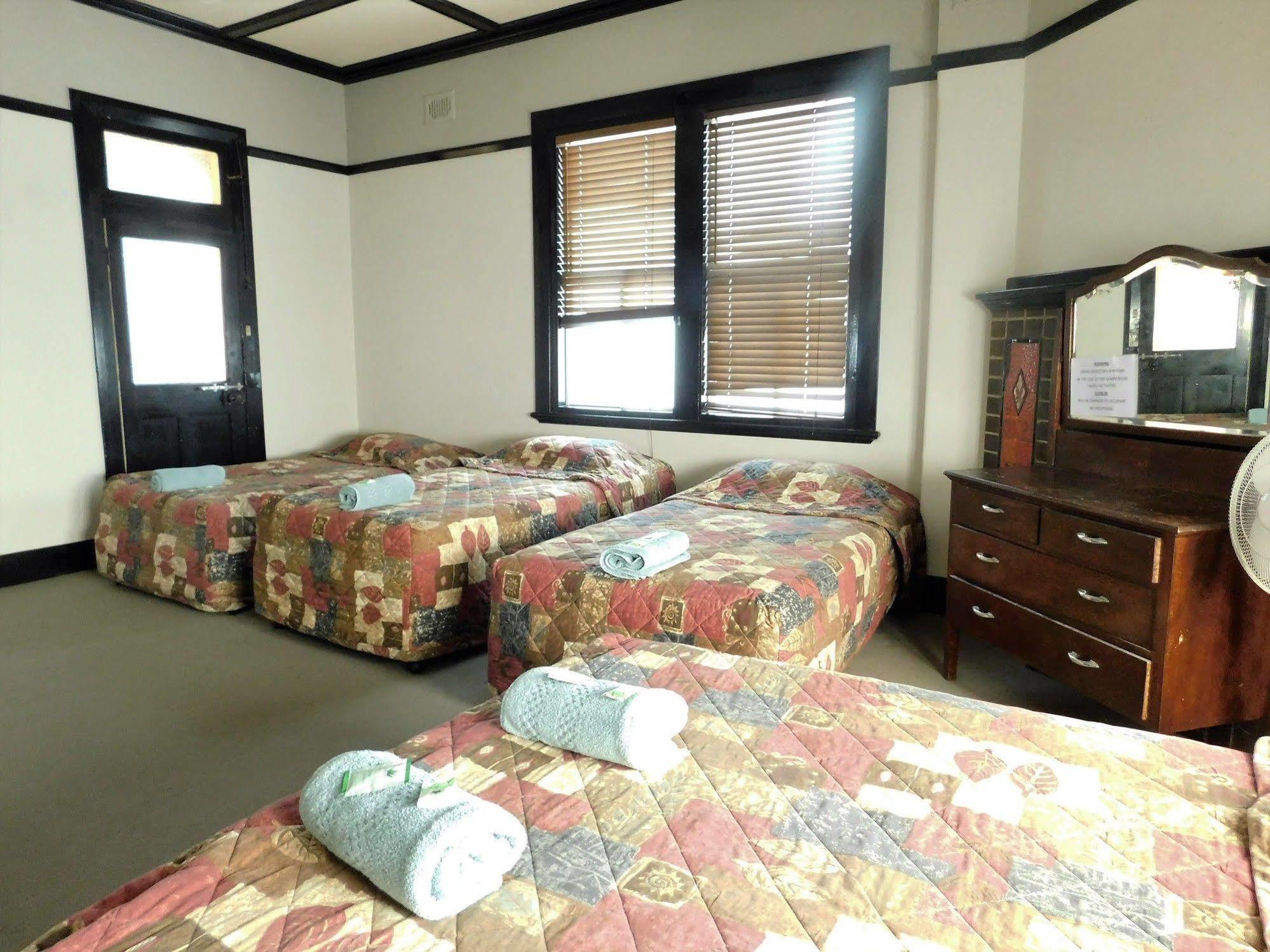 Royal Hotel-Motel โมรี ภายนอก รูปภาพ