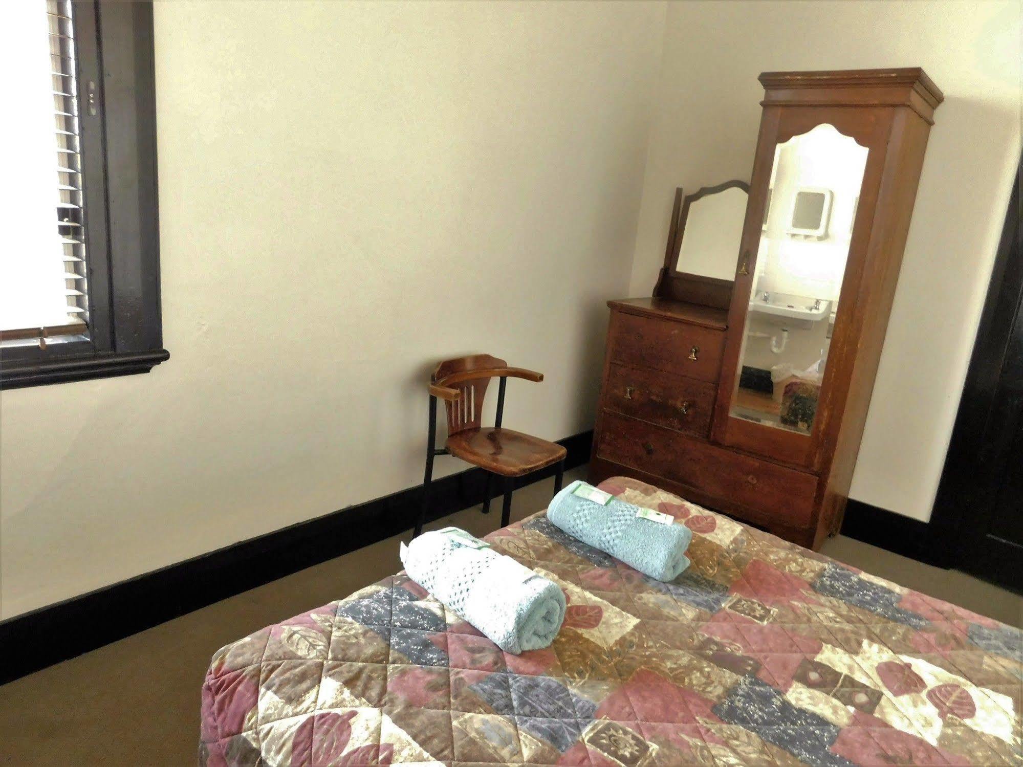 Royal Hotel-Motel โมรี ภายนอก รูปภาพ