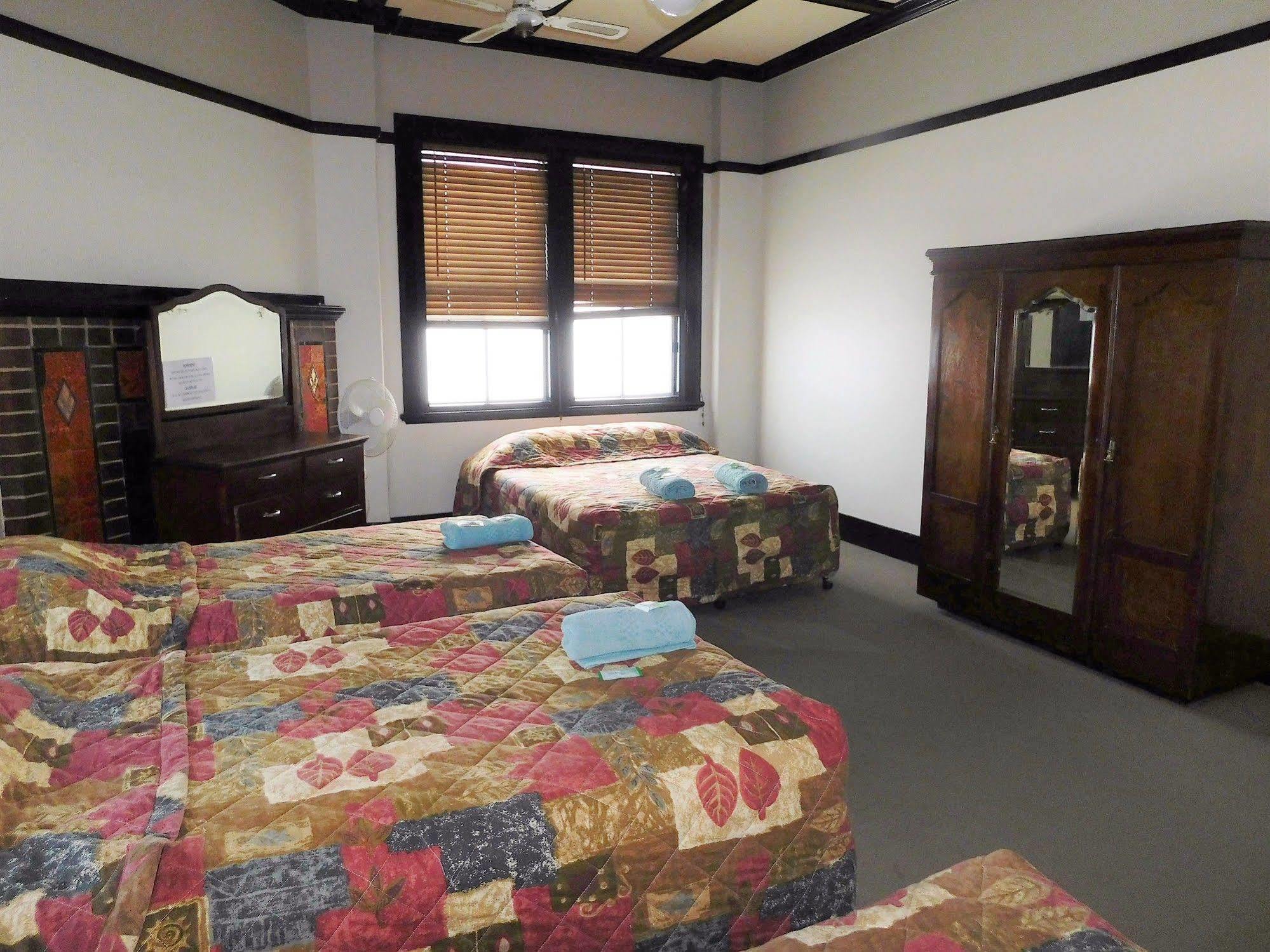 Royal Hotel-Motel โมรี ภายนอก รูปภาพ