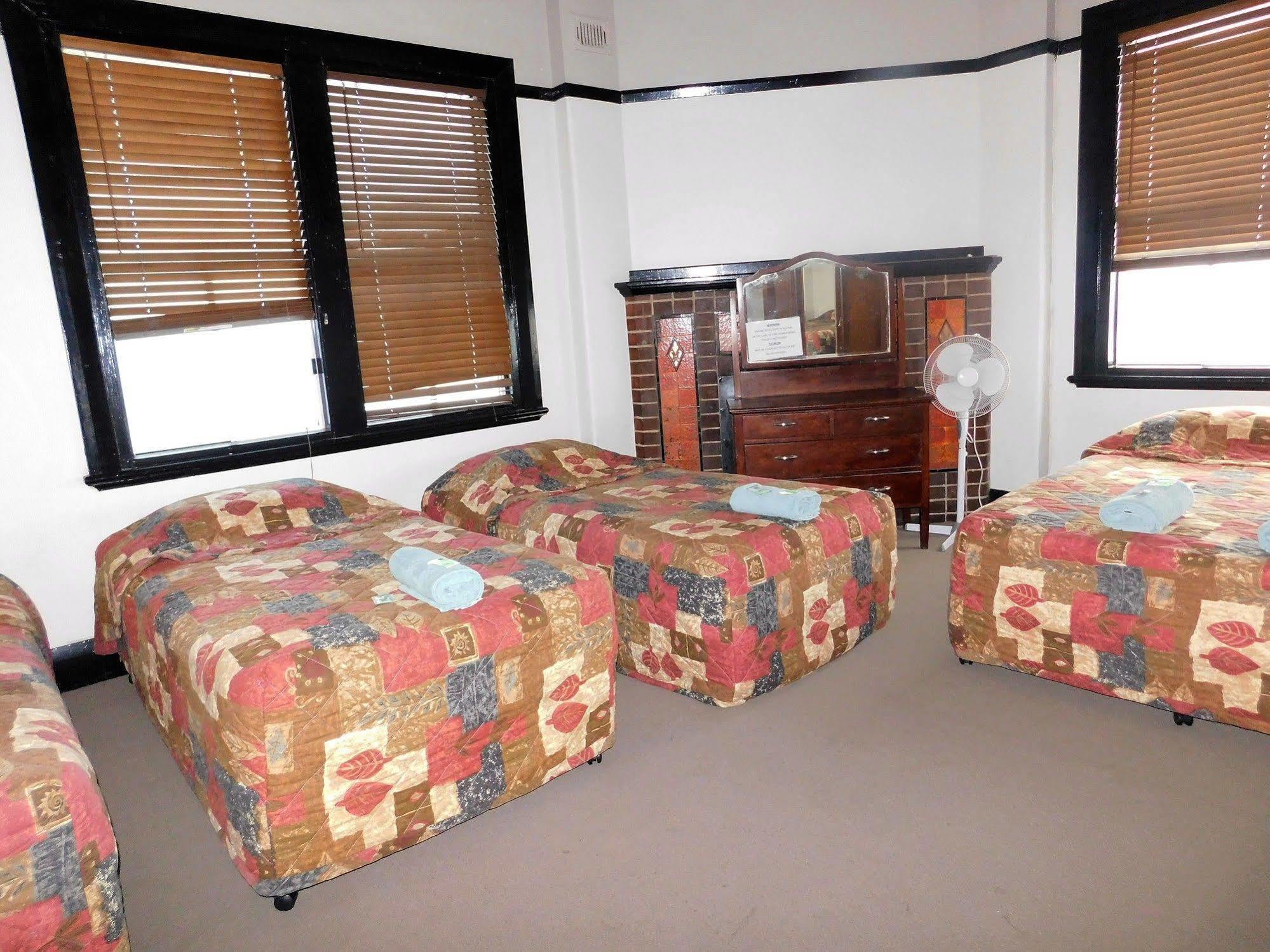 Royal Hotel-Motel โมรี ภายนอก รูปภาพ