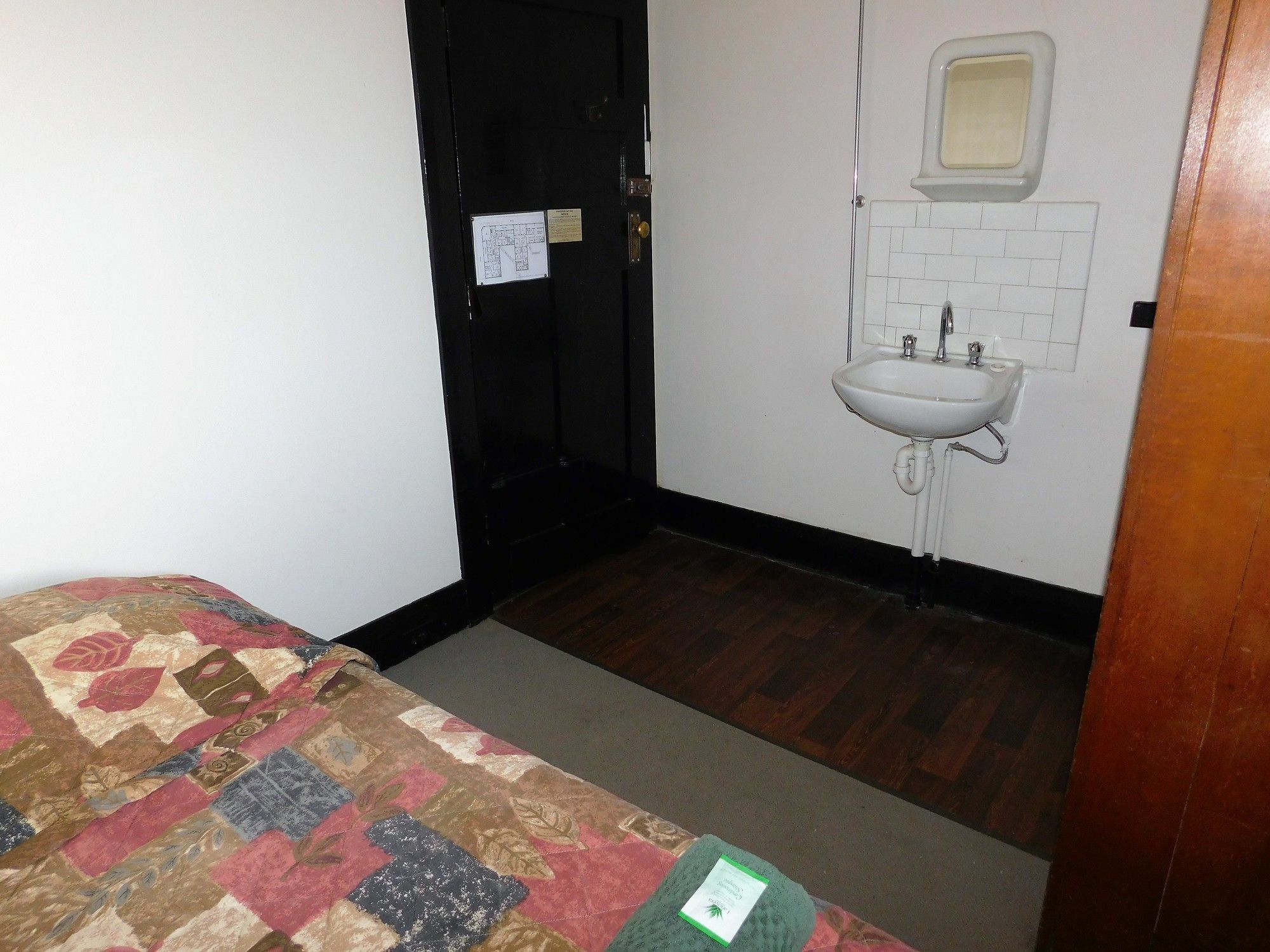 Royal Hotel-Motel โมรี ภายนอก รูปภาพ